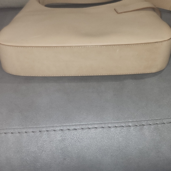 Salvatore Ferragamo Beige Shoulder Bag - Picture 6 of 13